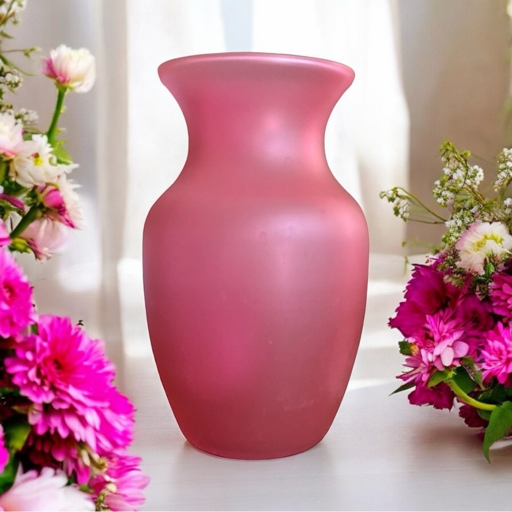 Pretty pink glass flower vase 8” tall VGUC